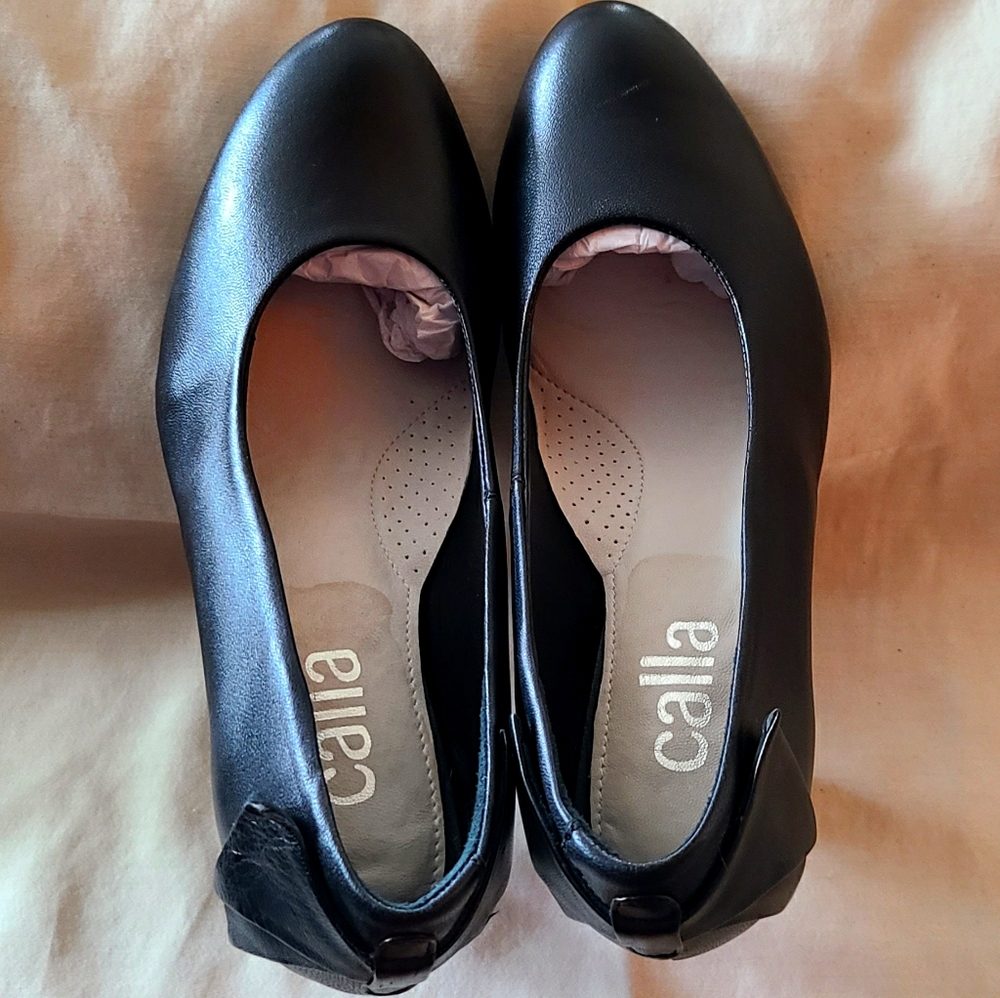 Calla leather black pump with bow accent